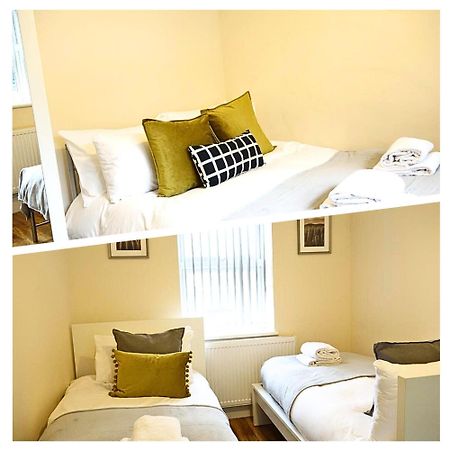 Heathrow Ensuite Rooms- Auto Check In London Exteriör bild