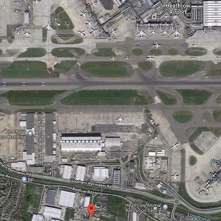 Heathrow Ensuite Rooms- Auto Check In London Exteriör bild