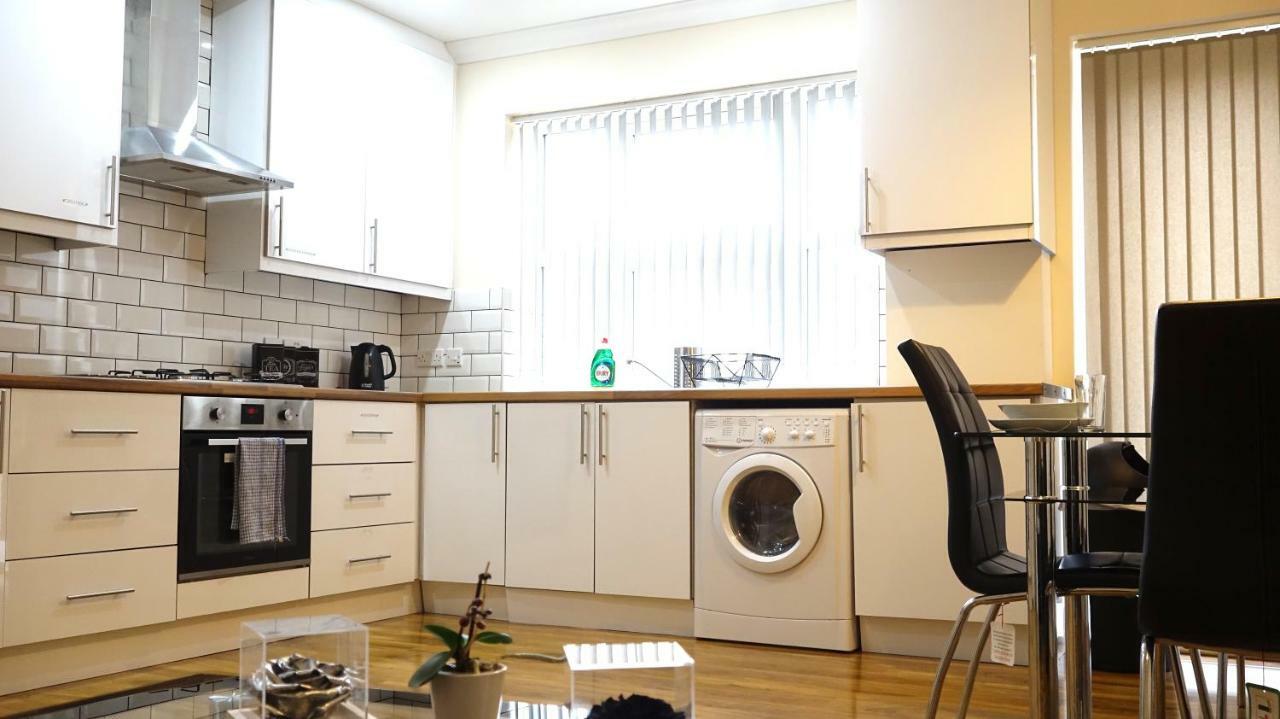 Heathrow Ensuite Rooms- Auto Check In London Exteriör bild