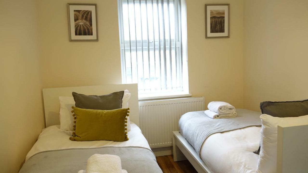 Heathrow Ensuite Rooms- Auto Check In London Exteriör bild