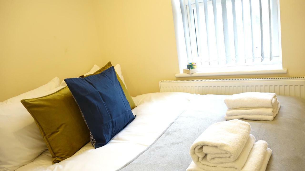 Heathrow Ensuite Rooms- Auto Check In London Exteriör bild