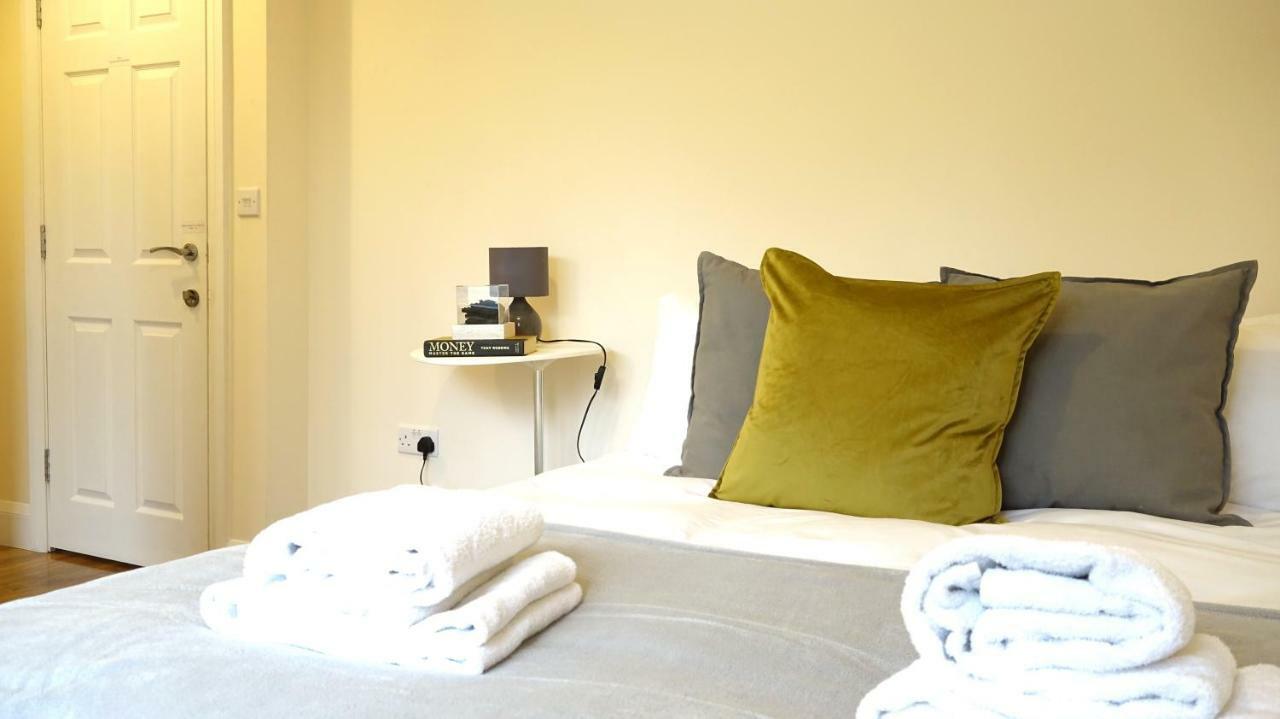 Heathrow Ensuite Rooms- Auto Check In London Exteriör bild