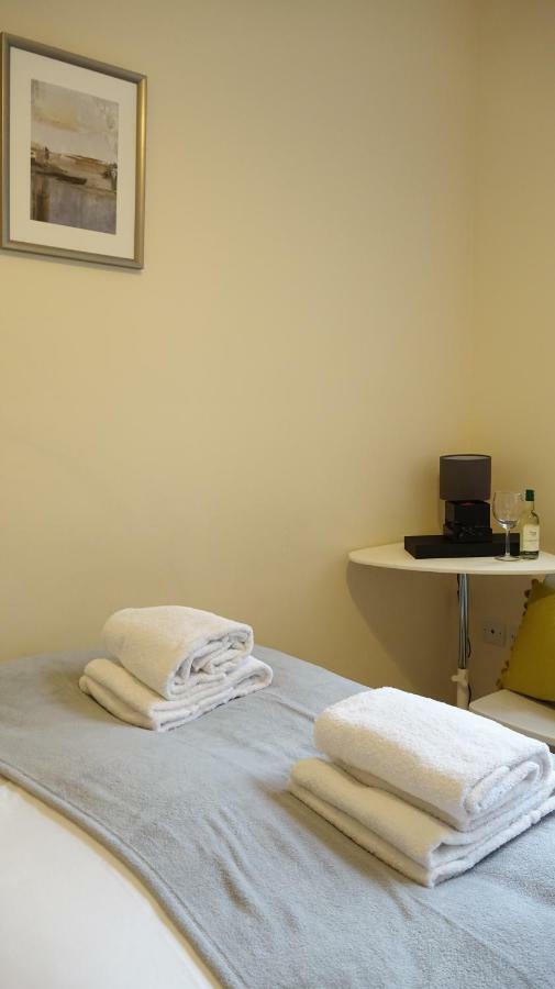 Heathrow Ensuite Rooms- Auto Check In London Exteriör bild