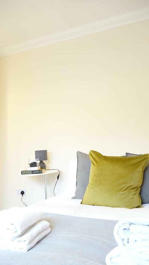 Heathrow Ensuite Rooms- Auto Check In London Exteriör bild