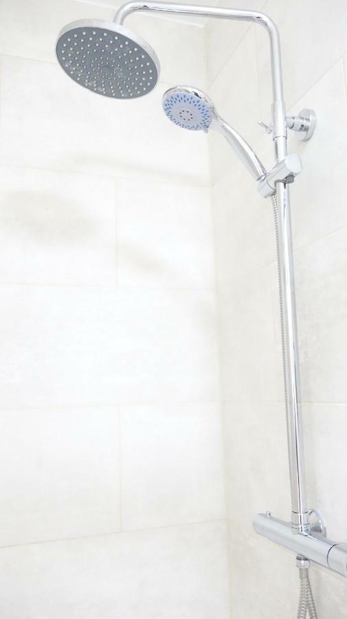 Heathrow Ensuite Rooms- Auto Check In London Exteriör bild