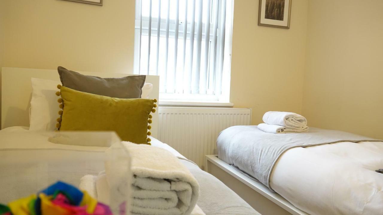 Heathrow Ensuite Rooms- Auto Check In London Exteriör bild