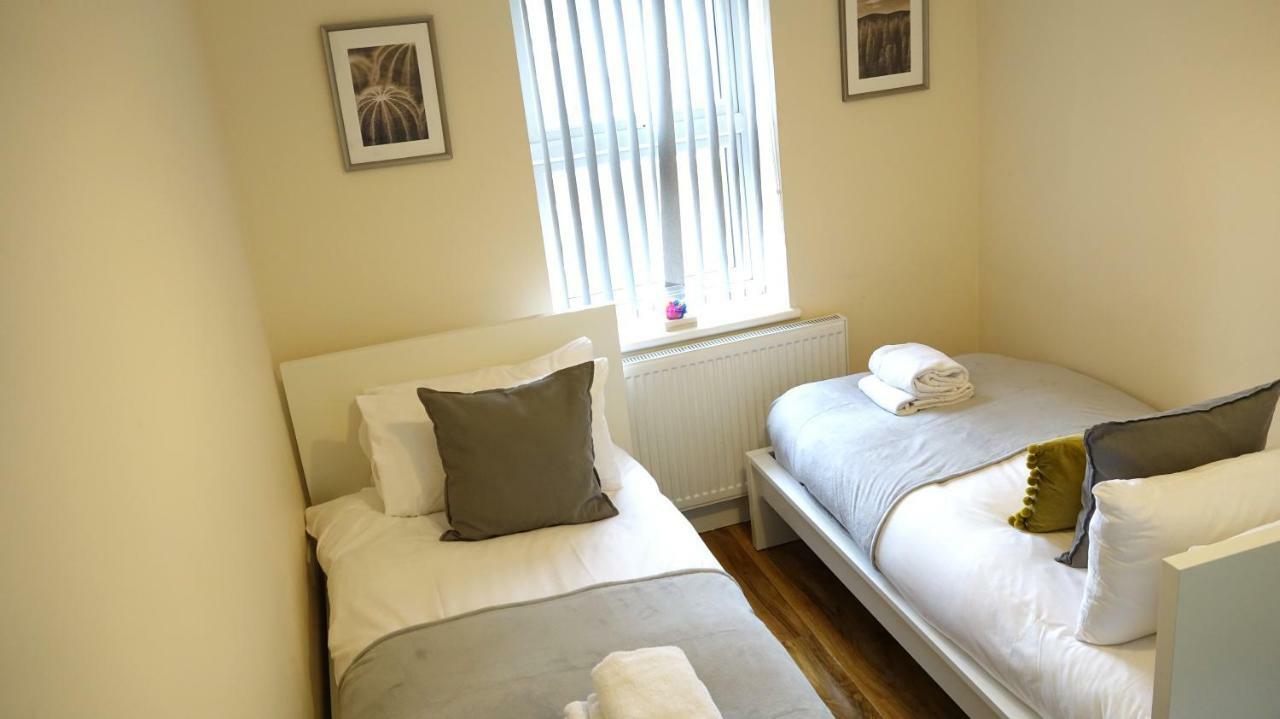 Heathrow Ensuite Rooms- Auto Check In London Exteriör bild