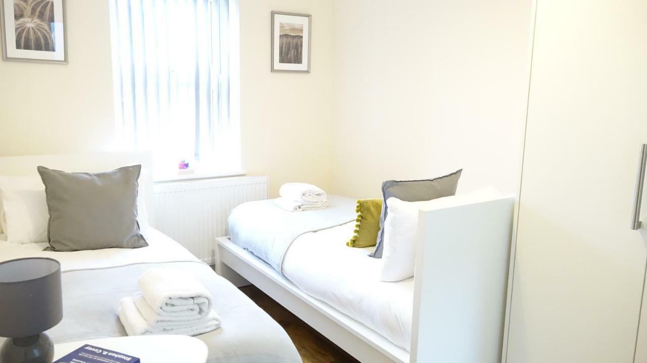 Heathrow Ensuite Rooms- Auto Check In London Exteriör bild