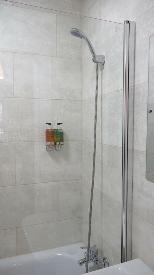 Heathrow Ensuite Rooms- Auto Check In London Exteriör bild