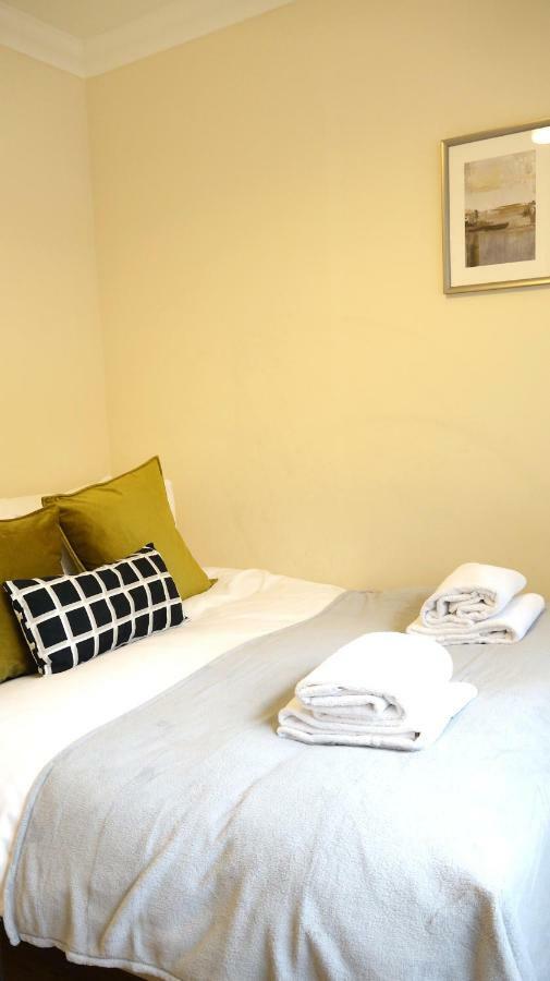 Heathrow Ensuite Rooms- Auto Check In London Exteriör bild