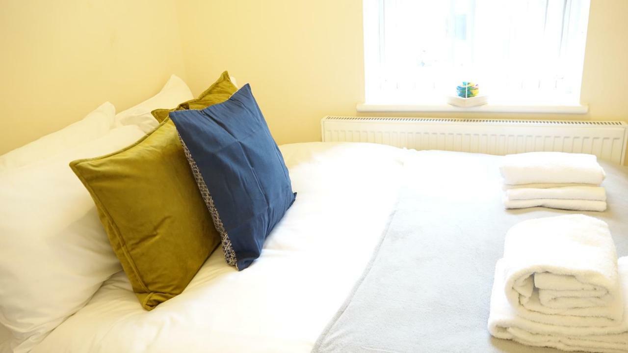 Heathrow Ensuite Rooms- Auto Check In London Exteriör bild
