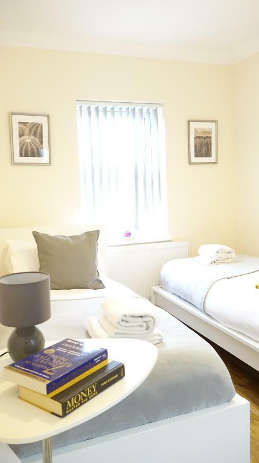 Heathrow Ensuite Rooms- Auto Check In London Exteriör bild