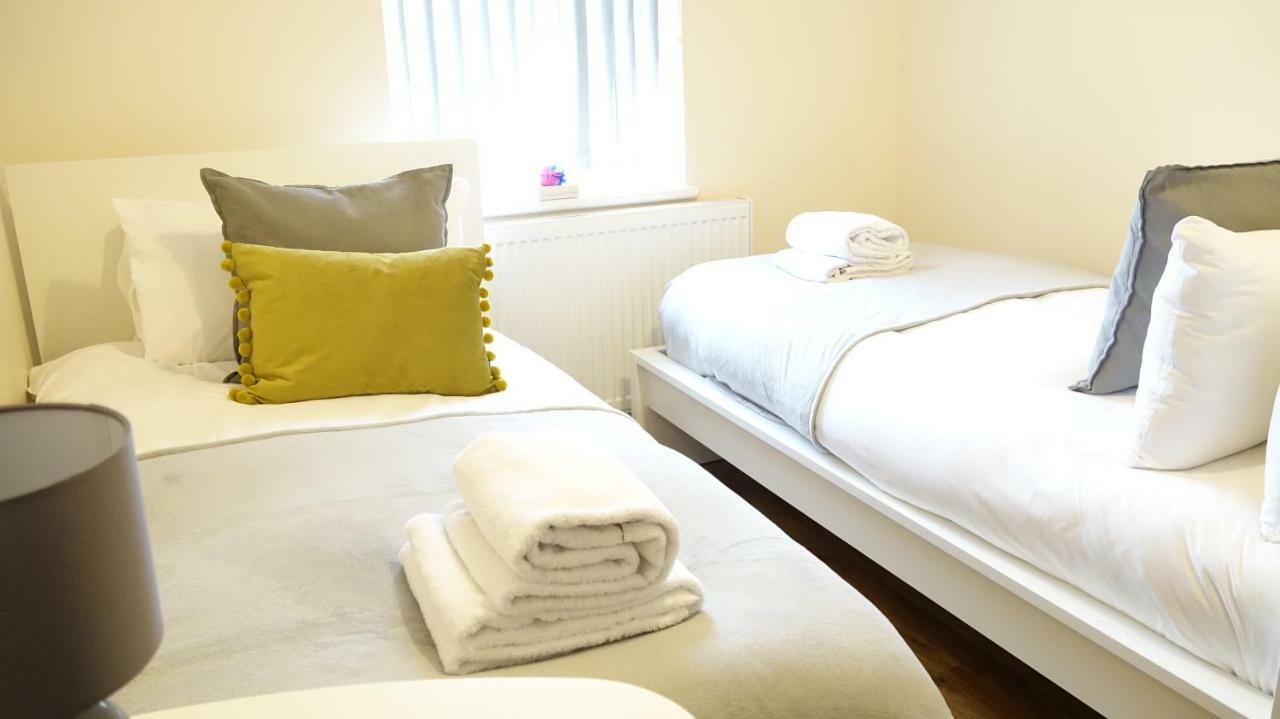 Heathrow Ensuite Rooms- Auto Check In London Exteriör bild